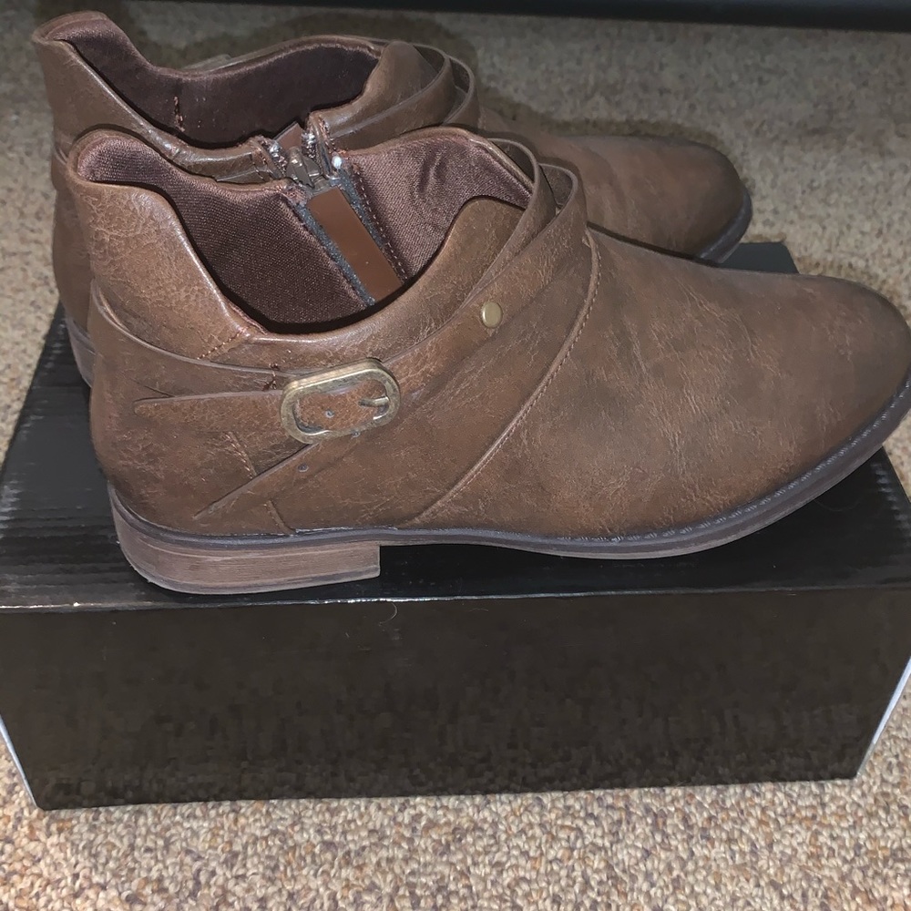 BROWN LEATHER ANKLE BOOTIES - Picture 3 of 8